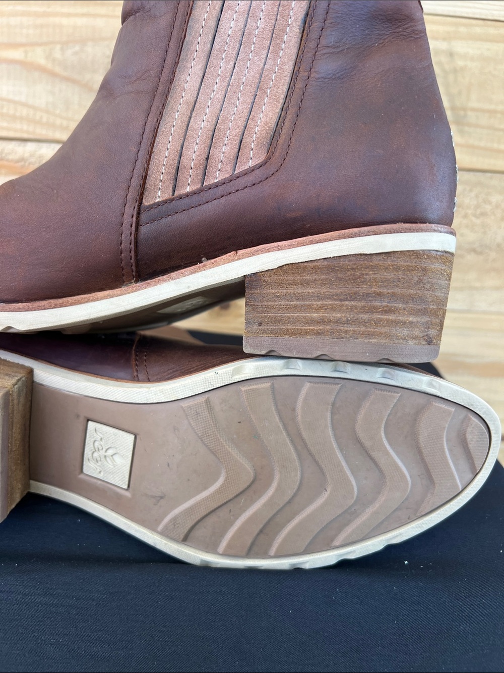 Reef Women's Brown Leather Chelsea Ankle Boots - Picture 7 of 10